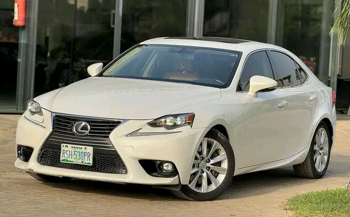 LEXUS IS300 2016 WHITE