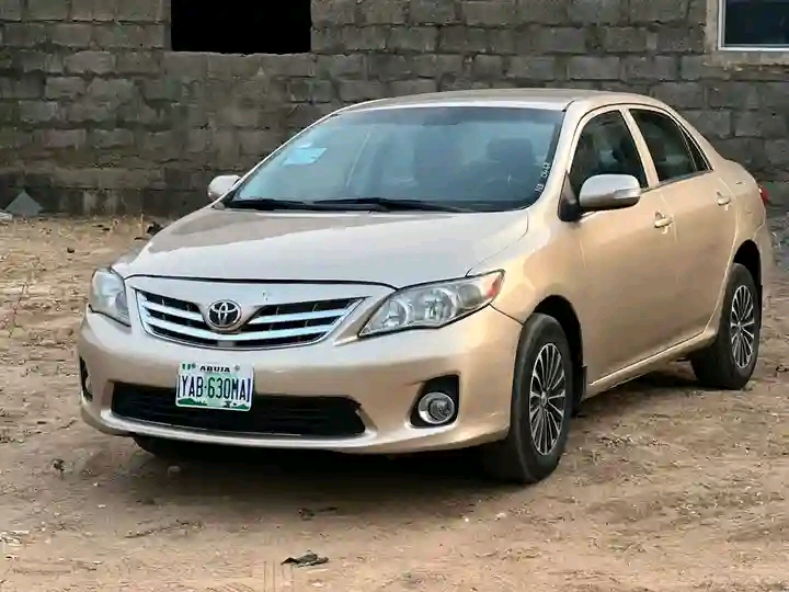 Toyota Corolla 2012 Gold